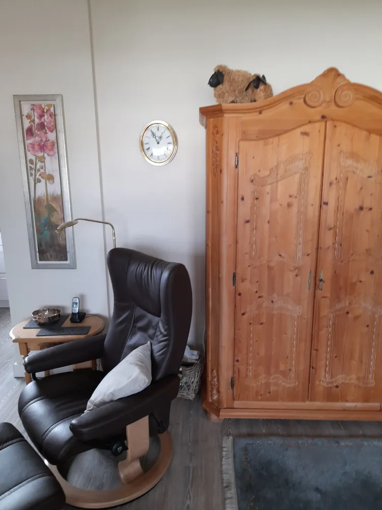 Wohnzimmer mit Blick in die Küche